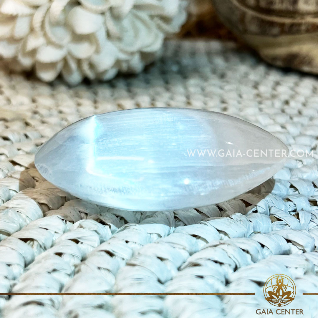 White Selenite crystal palm stone point polished. Crystal points, towers and obelisks selection at Gaia Center Crystal shop in Cyprus. Order crystals online, Cyprus islandwide delivery: Limassol, Larnaca, Paphos, Nicosia. Europe and Worldwide shipping.
