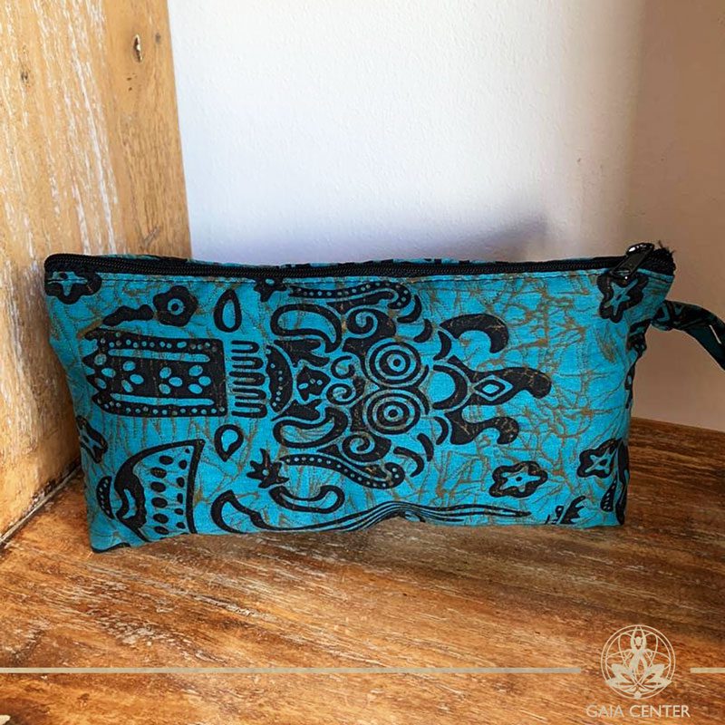 Textile pouch with a zipper blue color and print design at Gaia-Center Cyprus. Textile and summer straw bags selection. Shop online at: https://www.gaia-center.com. Cyprus and Worldwide shipping.