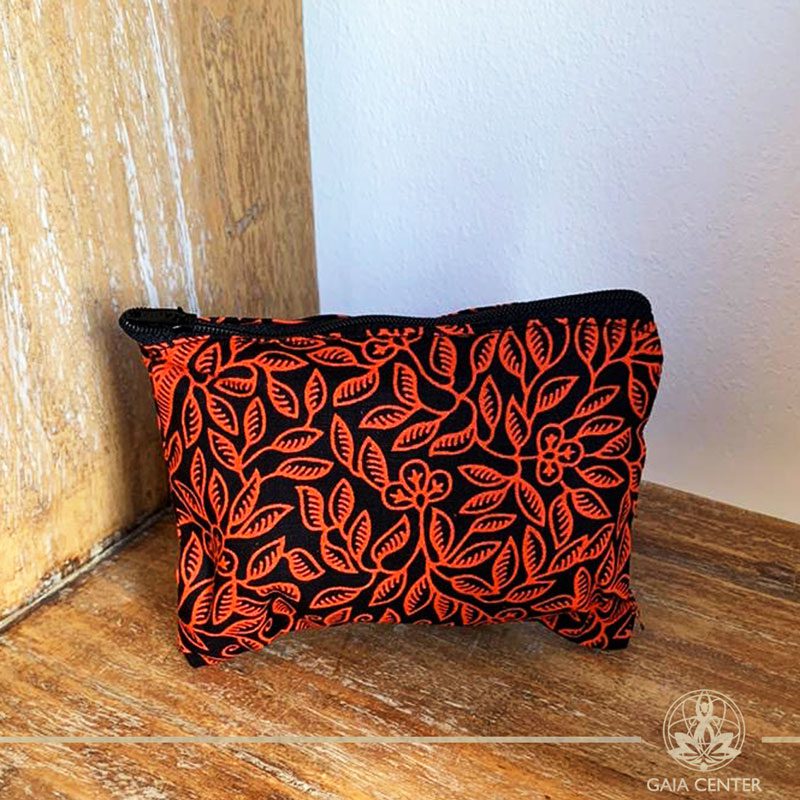 Textile pouch with a zipper red color and print design at Gaia-Center Cyprus. Textile and summer straw bags selection. Shop online at: https://www.gaia-center.com. Cyprus and Worldwide shipping.