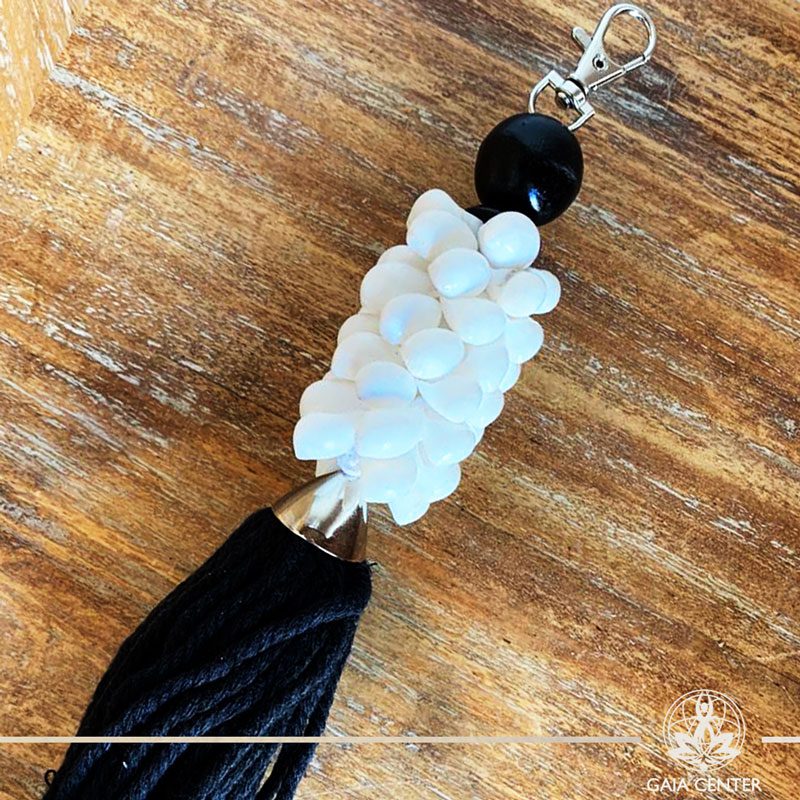 Natural seashell and cotton string key chain-charm at Gaia Center in Cyprus. Shop online at https://gaia-center.com. Cyprus and Worldwide shipping.