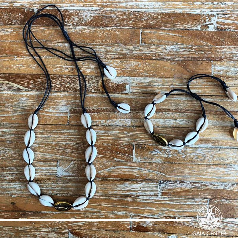 Summer set necklace and bracelet - sea shells on a black color string with gold color charm. Summer essential jewellery at Gaia Center in Cyprus. Shop online at https://gaia-center.com. Cyprus and Worldwide shipping.