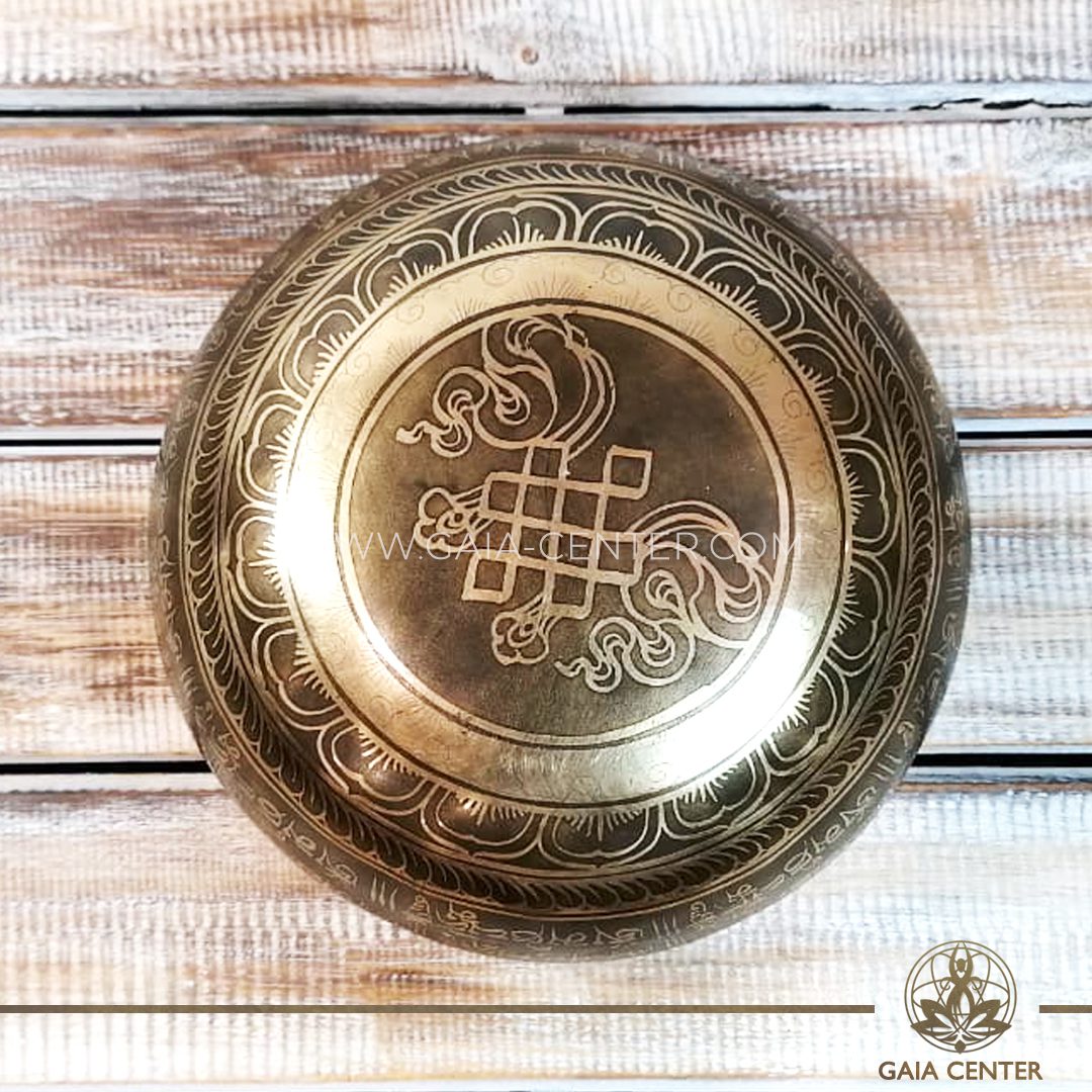 Sining Bowl metal for Sound Healing Therapy engraved mantra, Om symbol and the endless knot Tibetan symbol at GAIA CENTER | CYPRUS. Original from Nepal. Cyprus delivery to: Limassol, Paphos, Nicosia, Larnaca, Paralimni, Strovolos. Including provinces and small suburbs. Europe and International Worldwide shipping. Wholesale and Retail. Shop online for Singing Bowls: https://gaia-center.com