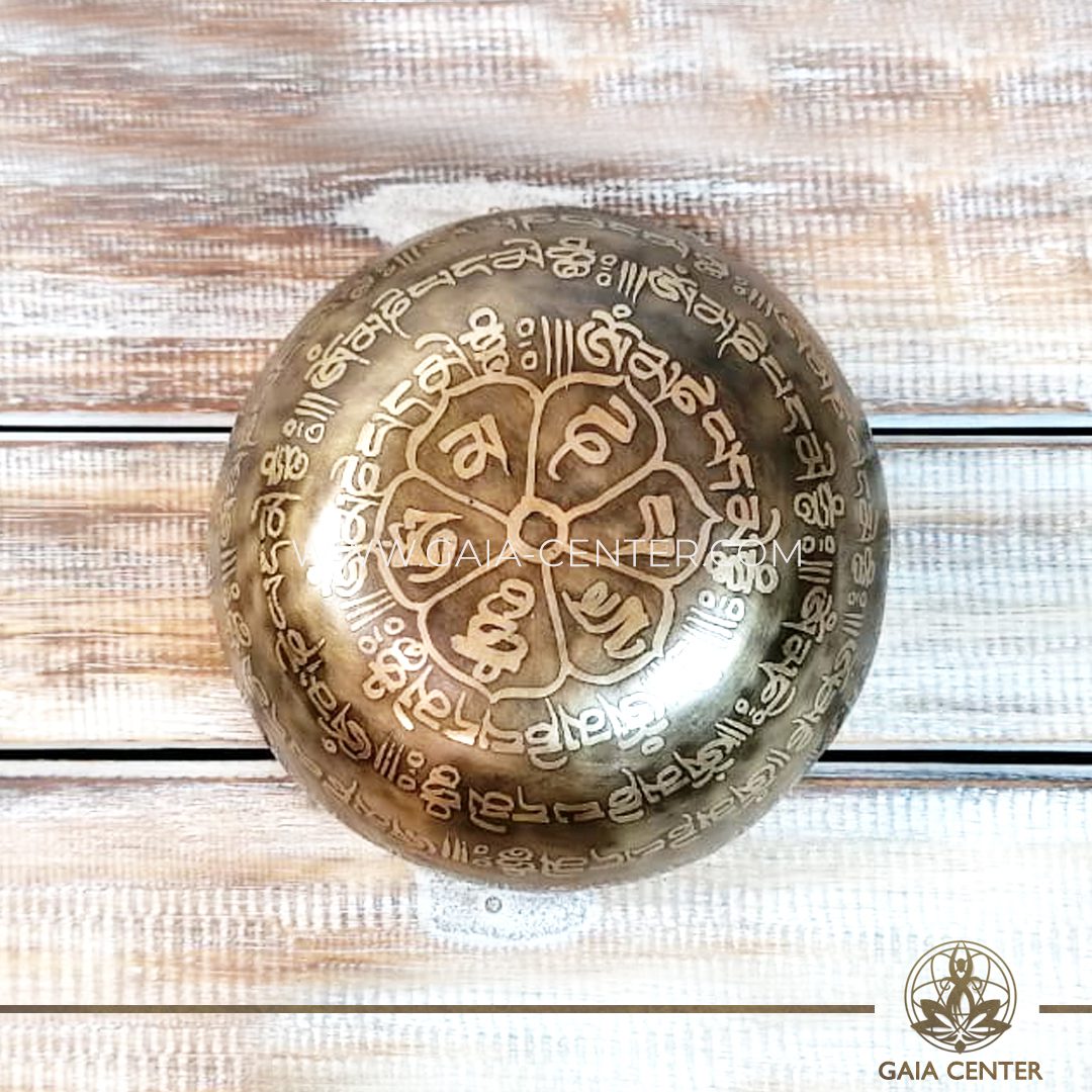 Tibetan Sining Bowl metal with engraved design auspicious buddhist the endless knot symbol and prayers /mantras for Sound Healing Therapy at GAIA CENTER | CYPRUS. Original from Nepal. Cyprus delivery to: Limassol, Paphos, Nicosia, Larnaca, Paralimni, Strovolos. Including provinces and small suburbs. Europe and International Worldwide shipping. Wholesale and Retail. Shop online for Singing Bowls: https://gaia-center.com
