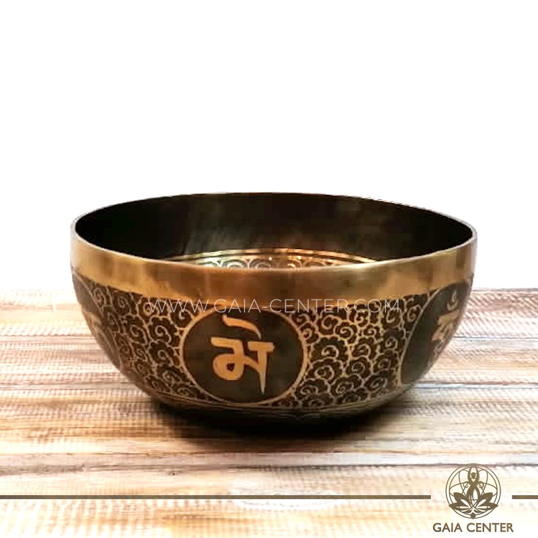 Sining Bowl metal with engraved design of Buddhist Conch Shell Symbol. mandala flower and mantra for Sound Healing Therapy at GAIA CENTER | CYPRUS. Original from Nepal. Cyprus delivery to: Limassol, Paphos, Nicosia, Larnaca, Paralimni, Strovolos. Including provinces and small suburbs. Europe and International Worldwide shipping. Wholesale and Retail. Shop online for Singing Bowls: https://gaia-center.com