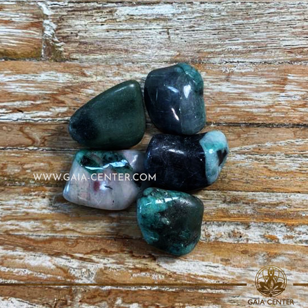 Emerald Tumblestone 20-30mm Medium shape. Crystals and semiprecious gemstone selection at GAIA CENTER | Cyprus.