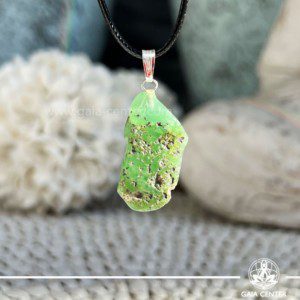 Crystal Pendant - Green Chrysoprase with electroplated bail crystal zen design at GAIA CENTER Crystal Shop CYPRUS. Crystal jewellery and crystal pendants at Gaia Center crystal shop in Cyprus. Order online top quality crystals, Cyprus islandwide delivery: Limassol, Larnaca, Paphos, Nicosia. Europe and Worldwide shipping.