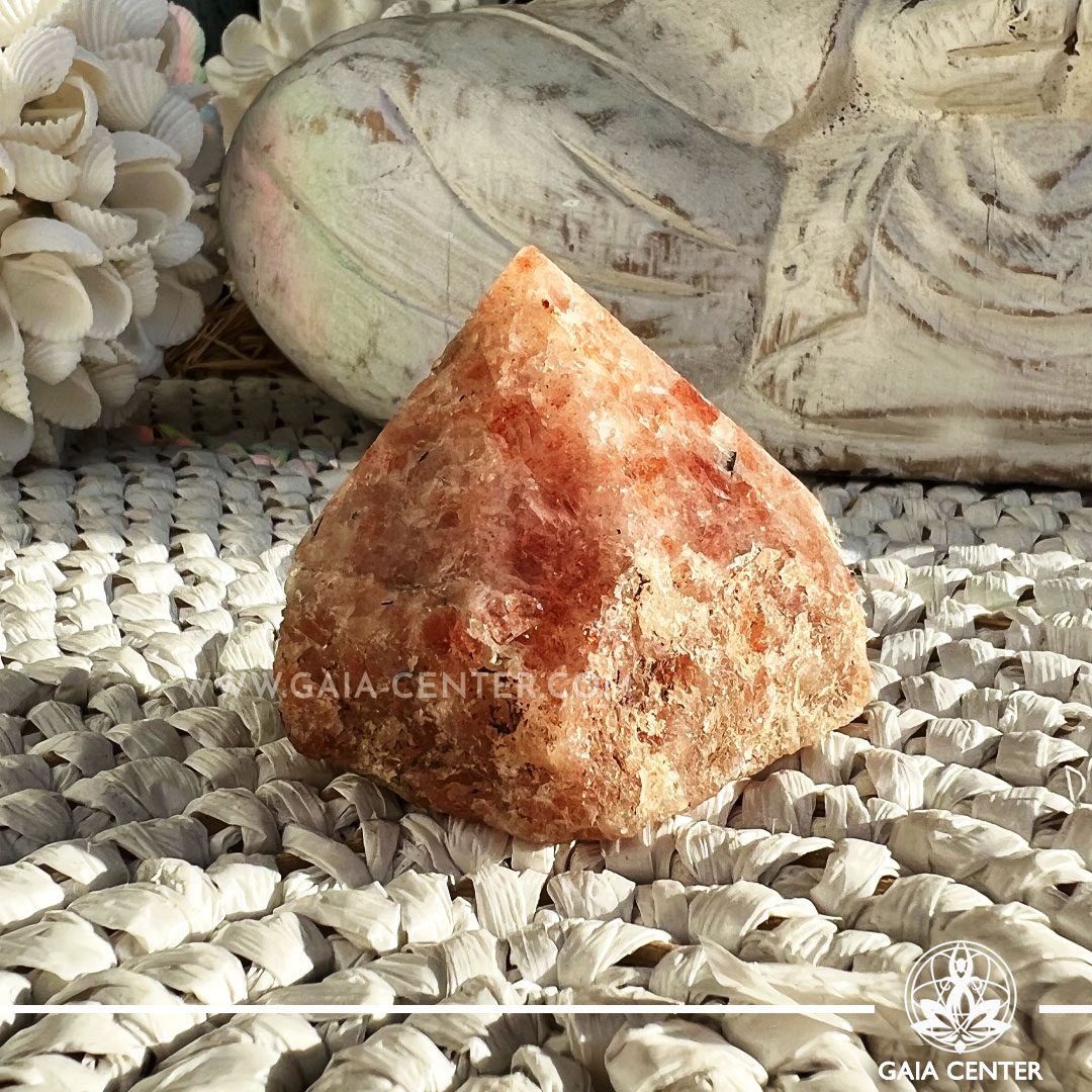 Sunstone Top Polished Point point cut base - 105g. Origin - India. Crystal points, towers and obelisks selection at Gaia Center in Cyprus. Order online, Cyprus islandwide delivery: Limassol, Larnaca, Paphos, Nicosia. Europe and Worldwide shipping.