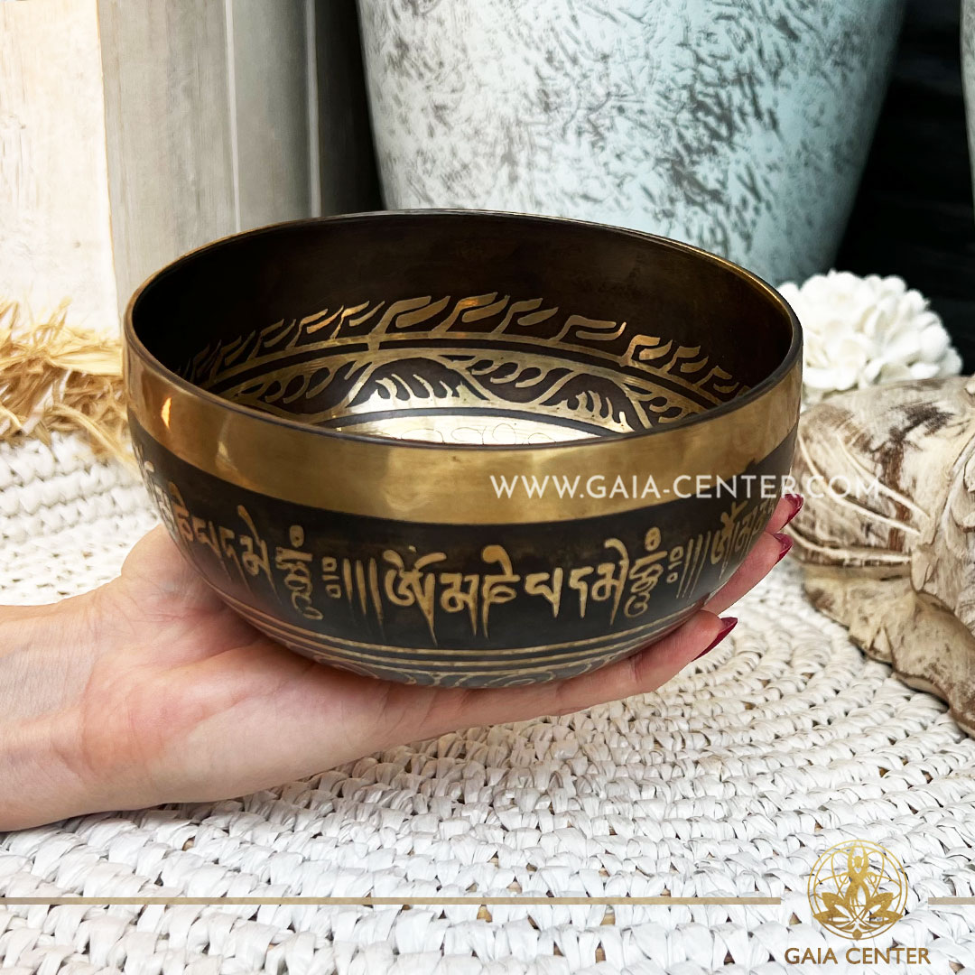 Metal Singing Bowl Spiritual Triangle |15cm| at GAIA CENTER Crystals and Incense Shop in CYPRUS. Original top quality from Nepal. Cyprus delivery: Limassol, Paphos, Nicosia, Larnaca, Paralimni, Strovolos. Including provinces and small suburbs. Europe and International Worldwide shipping. Wholesale and Retail. Shop online for Singing Bowls: https://gaia-center.com