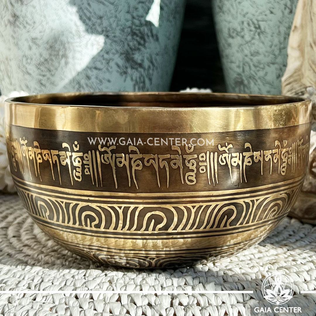 Metal Singing Bowl Spiritual Triangle |23cm| at GAIA CENTER Crystals and Incense Shop in CYPRUS. Original top quality from Nepal. Cyprus delivery: Limassol, Paphos, Nicosia, Larnaca, Paralimni, Strovolos. Including provinces and small suburbs. Europe and International Worldwide shipping. Wholesale and Retail. Shop online for Singing Bowls: https://gaia-center.com