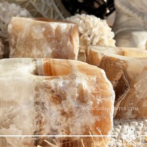 Amber Onyx crystal candle T-light holder from Mexico – warm glowing crystal décor available at Gaia Center Cyprus.